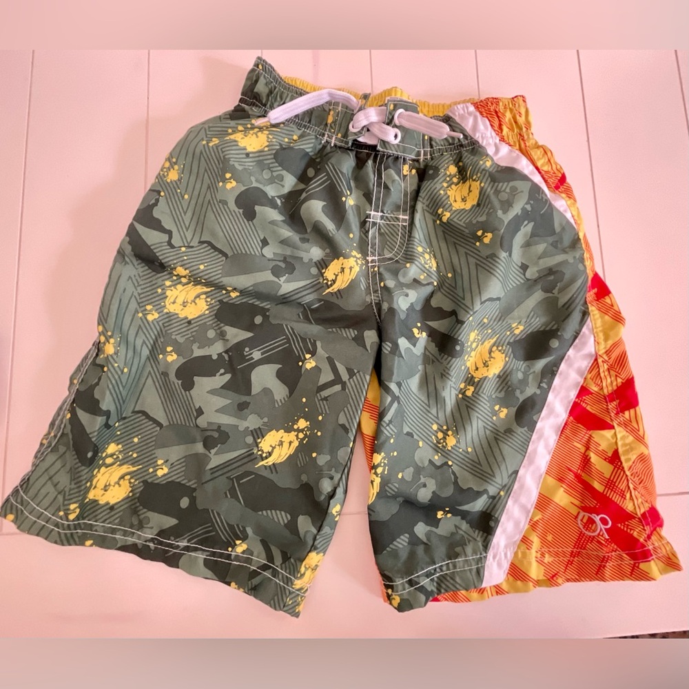 Boys OP swim trunks size 8/M